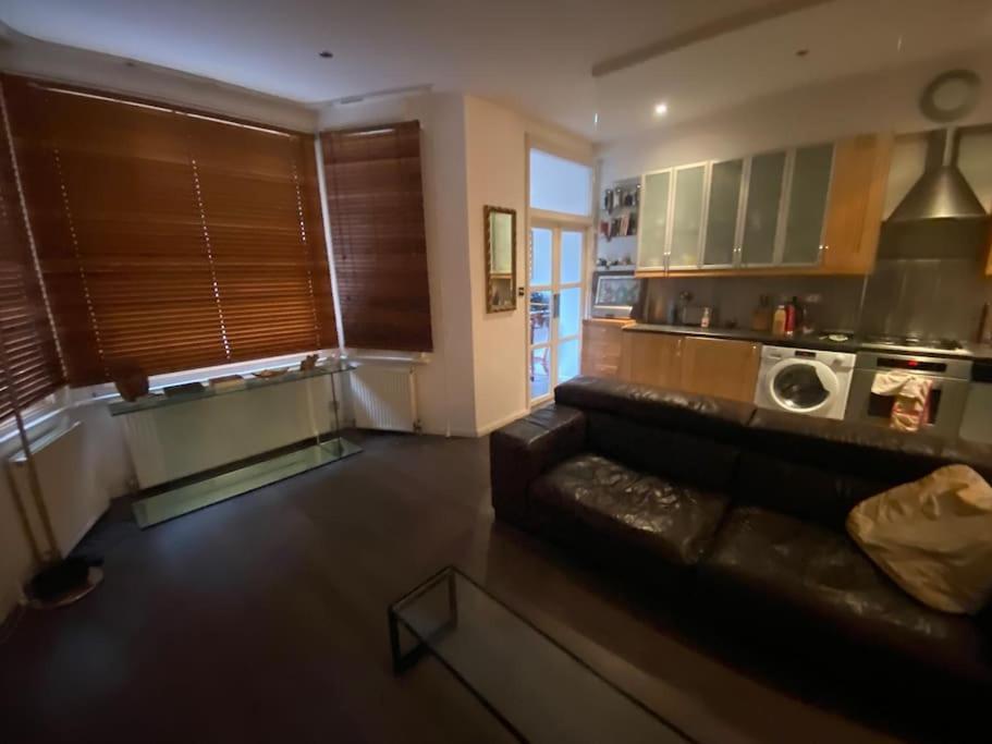 Large Studio Flat In Kensington Лондон Екстер'єр фото